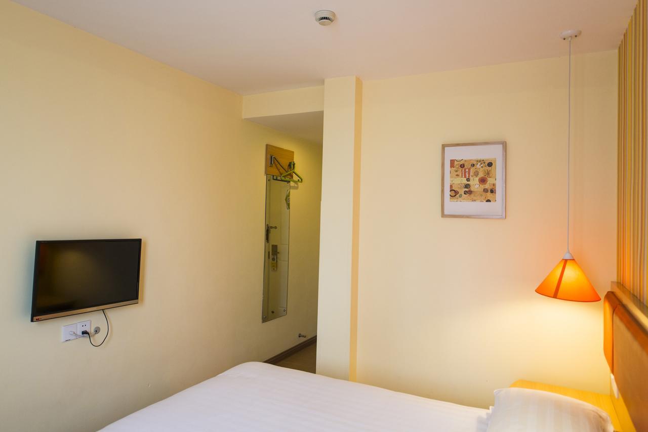Home Inn Chongqing Nanping Pedestrian Street Branch Екстер'єр фото