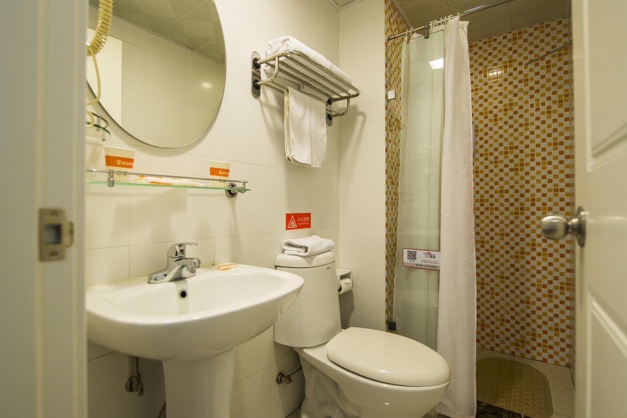 Home Inn Chongqing Nanping Pedestrian Street Branch Екстер'єр фото